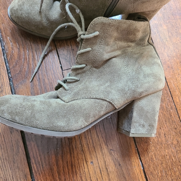 🦩3/$30 Madden Girl Olive Booties - size 8 - Picture 2 of 7